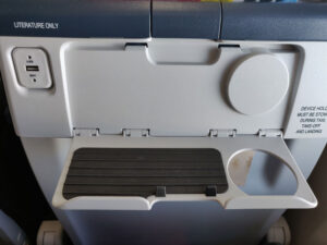 Handyablage und USB - letzterer funktionierte aber nicht