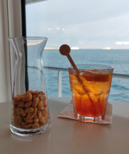 ein erster Aperol Spritz in der gleichnamigen Bar