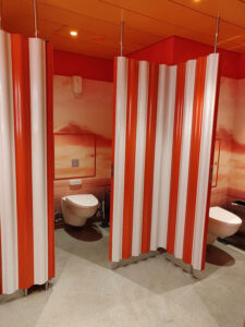 Damentoilette Deck 8