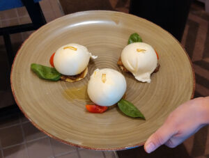an Bord hergestellte Burrata