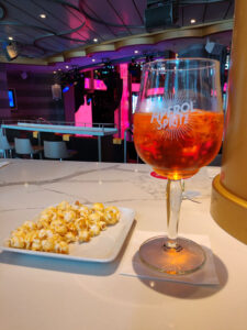 so sieht der Aperol Spritz an der Campari Bar aus