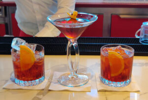 Cocktails an der Campari Bar