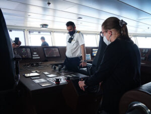 und ich steuere das Schiff