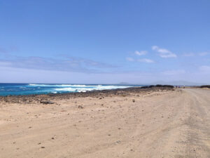 weiter am Strand entlang