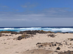 weiter am Strand entlang