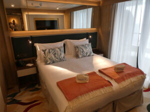 Explorer Suite 521