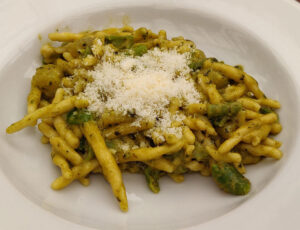 hausgemachte Pasta mit Pesto