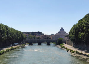 Tiber mit Blick zum Petersdom