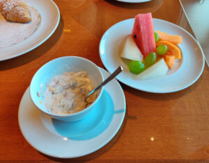 Müsli und Obst