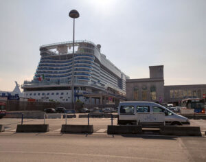 Costa Smeralda im Hafen von Neapel