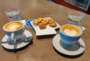 Cappucino an der Illy Bar