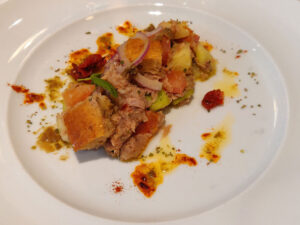 Gebratenes Fricandò vom Lamm mit Artischocken und Pane Carasau