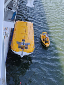 Putzen der Rettungsboote