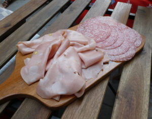 Mortadella und Salami