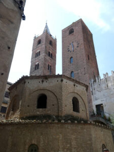 Baptisterium und Kathedrale