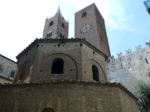 Baptisterium und Kathedrale