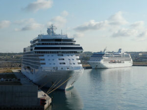 Seven Seas Splendor und P Prince