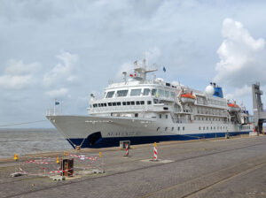 MS Seaventure in Bremerhaven