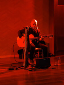 dann an der Gitarre