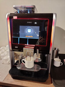 Cappuccino in der Expedition Lounge