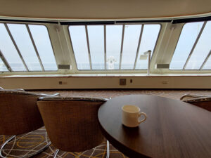 erster Cappuccino in der Expedition Lounge