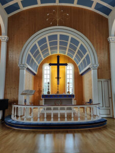 hellblaue Kirche