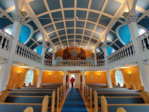 hellblaue Kirche