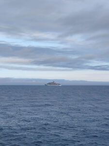 Crystal Endeavor mit Nebel