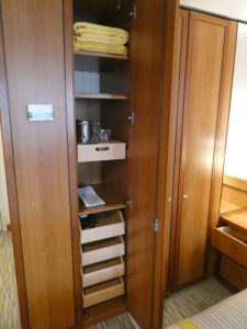 Schrank 1