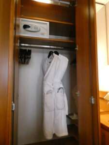 Kleiderschrank