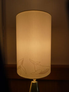 Nachttischlampe mit Walen