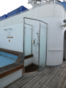 Dusche am Pool
