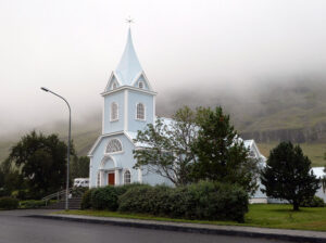 hellblaue Kirche