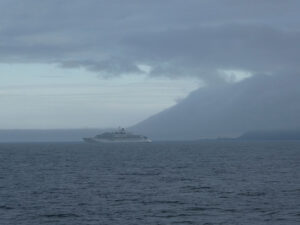 Crystal Endeavor mit Nebel