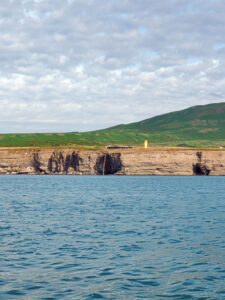 Küste und Leuchtturm von Húsavik