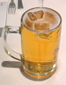 kleiner Barfail - Bier mit Eiswürfeln