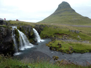 Kirkjufell und Kirkjufellsfoss