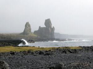 Lóndrangar - Trollfelsen