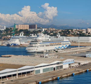 AIDAvita und Island Princess