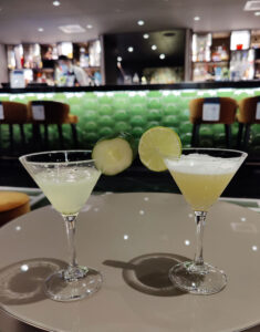 Cucumber Ginger Gimlet und Hawaiian Martini