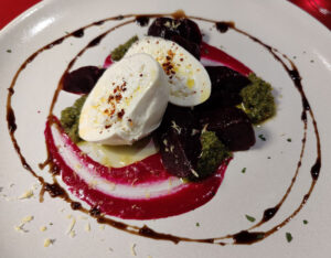 Burrata-Frischkäse & Rote Bete Salat