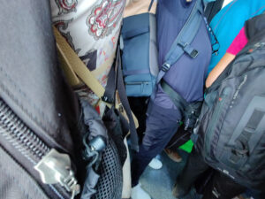 wie Sardinen im Bus