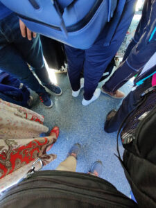 wie Sardinen im Bus - mit Weitwinkel