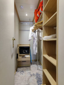 begehbarer Kleiderschrank