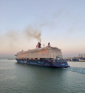 Abfahrt der Mein Schiff 3