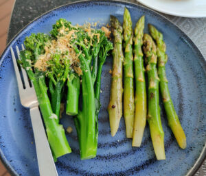 wilder Brokkoli und Spargel