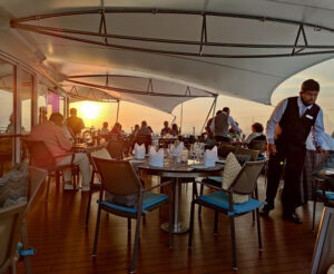Romatisches Dinner zum Sonnenuntergang