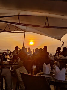 Romatisches Dinner zum Sonnenuntergang