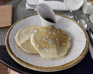 Pancakes mit frischen Beeren