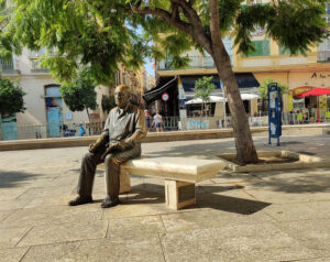 Picasso Denkmal auf der Plaza de la Merced